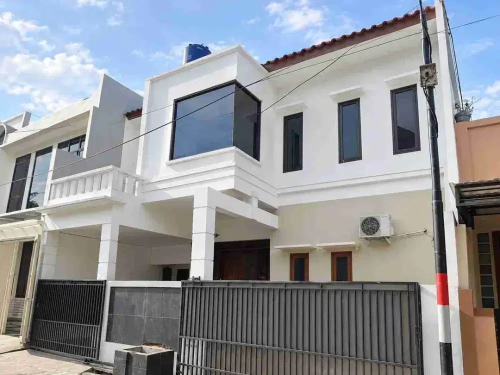 DIJUAL/DISEWA – Rumah 3 Lantai SHM, 4 KT, Parkir 2 Mobil Dekat Tol Jatiwaringin
