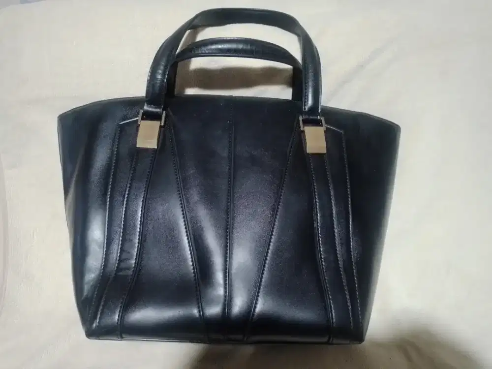 Tas Kerja Charles n Keith