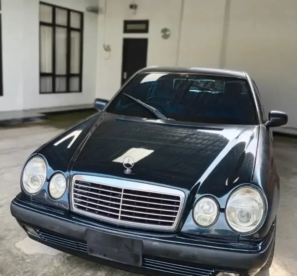 DIJUAL MERCEDES-BENZ E230 W210 NEW EYES 1997 AT — Rp75 JUTA