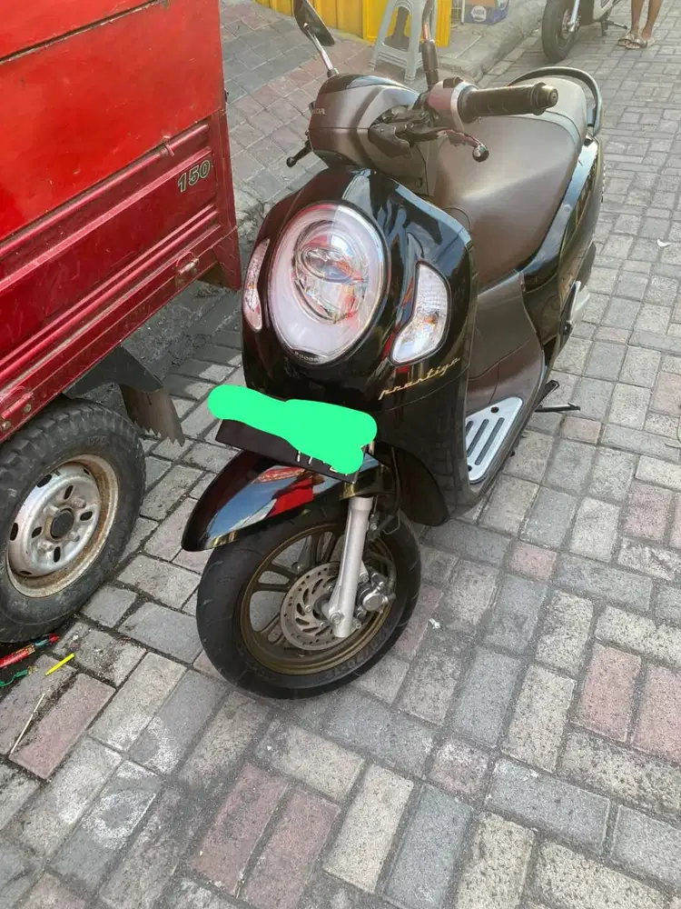 Scoopy Prestige 2022 hitam