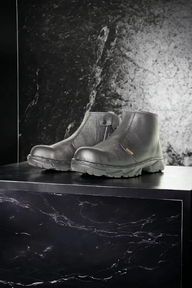 Spesial Sepatu safety buatan indonesia Banjarbaru
