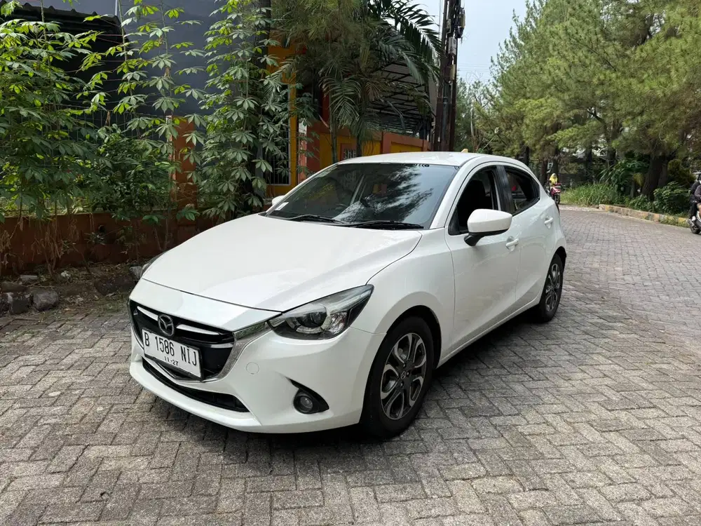 [MURAH] MAZDA 2 R SKYACTIVE AT 2015 PAJAK HIDUP!