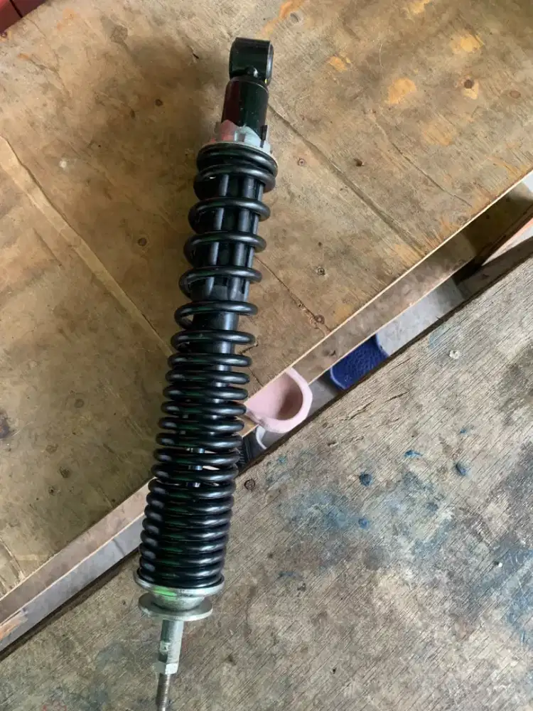 shockbreaker Vespa belakang