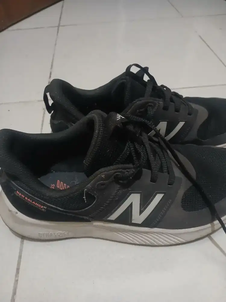Newbalance uk.43 ,,perlu cleaning msh bagus