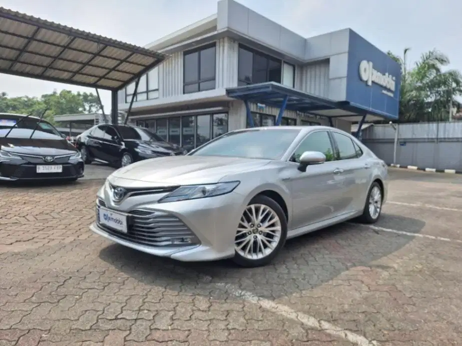Pajak Panjang - Toyota Camry 2.5 Hybrid-AT 2019