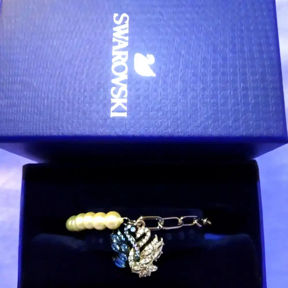 Authentic Swarovski bracelet twin swan full set & Stamp Ori