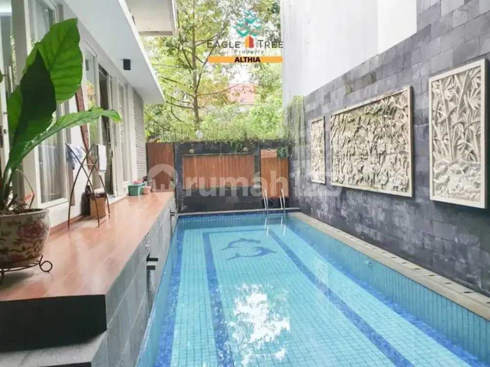 Rumah 2 Lantai Split Level dengan Kolam Renang Dijual di Bsd