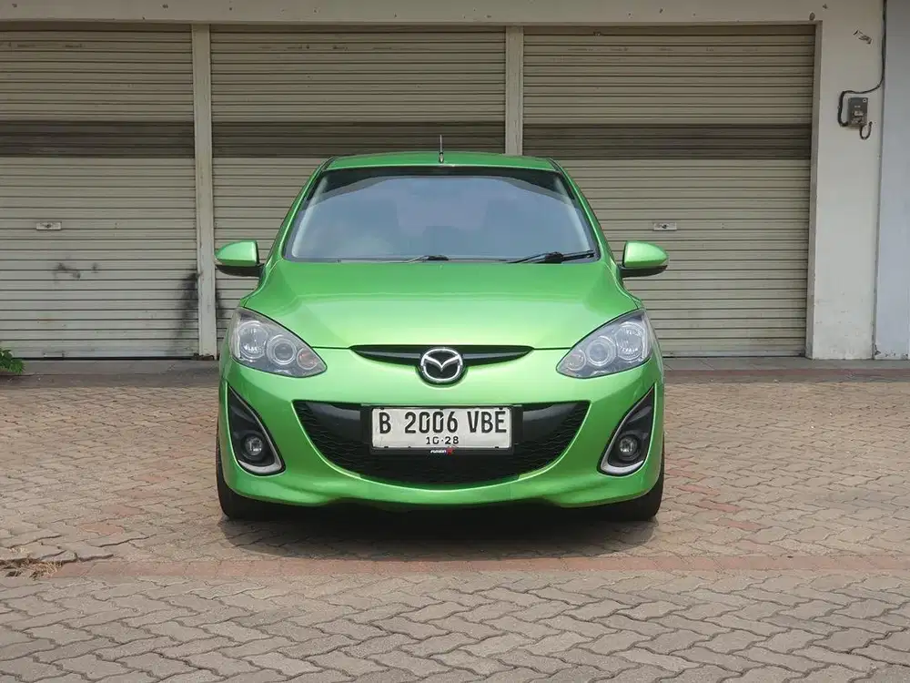 Mazda 2 R AT 2012
