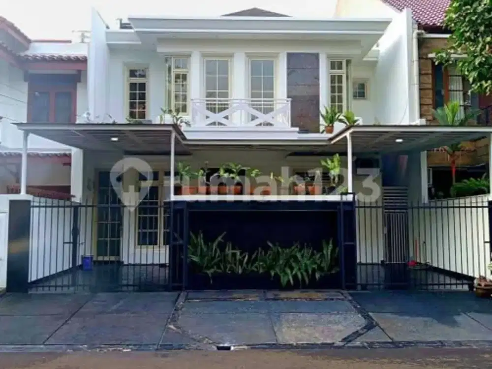 Rumah di Pondok Indah Jakarta Selatan, Siap Huni Row Jalan Besar
