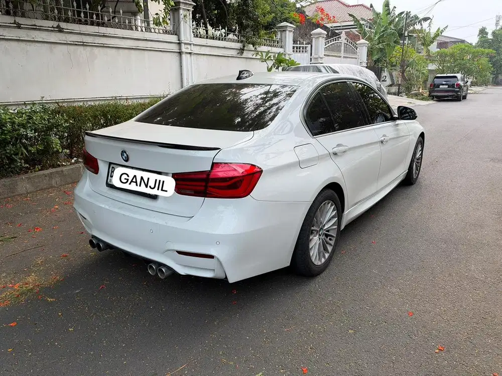 Bmw 320 2018 matic putih sudah custum m3