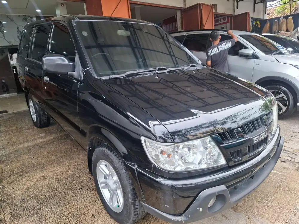 Isuzu Panther 2.5 LM Turbo 2016 Manual ( Hitam Metalik )