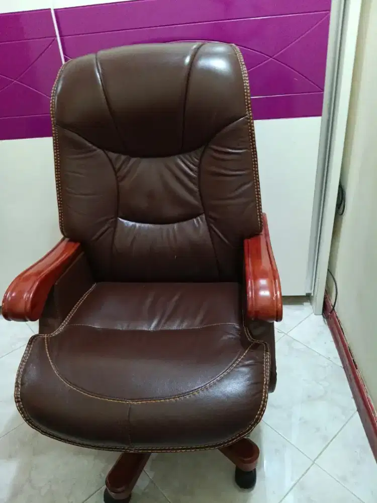 Kursi kantor direktur dsign elegan