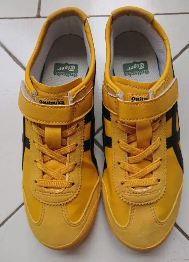 Sepatu onits kw