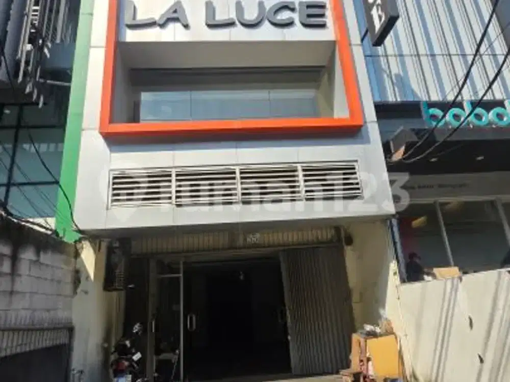 Lokasi Ramai dan Strategis