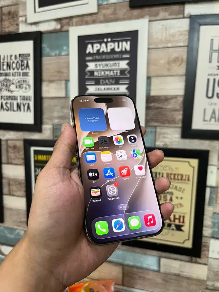 IPHONE 14 PRO 256 GOLD INTER