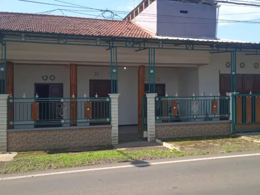 Dijual Rumah kos dan toko Strategis di Jalan Raya Pakem, Martopuro - Purwosari, Pasuruan