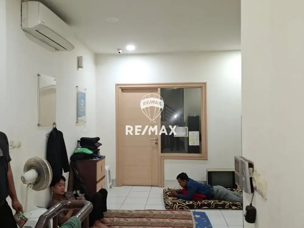 DIJUAL DAN DISEWAKAN RUKO TIGA LANTA DI DAERAH KEBAYORAN BARU JAKARTA SELATAN
