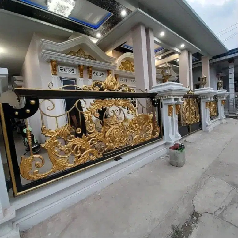 Pintu pagar rumah besi tempa