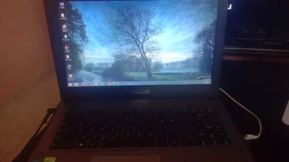 Dijual laptop kondisi hidup cuman harus dicas