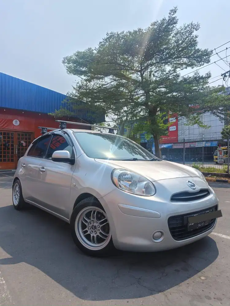 Nissan March 1.2 AT silver