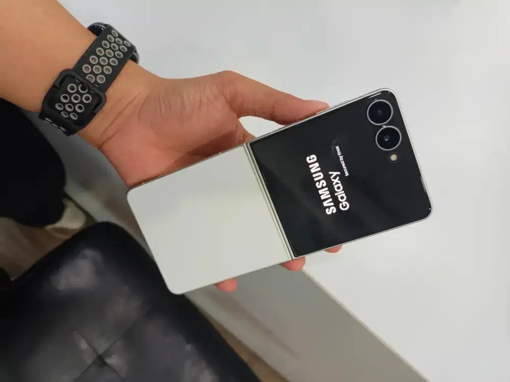GALAXY Z FLIP 8 12/256 PUTIH NYA BOSSQ