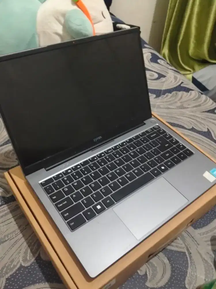 Laptop Zyrex notebook l-book nego tipis