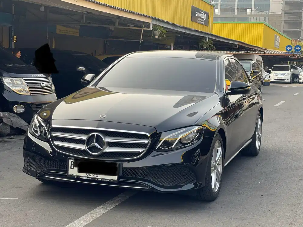 DIJUAL CEPAT MOBIL MERCY E250 AT 2018 HITAM