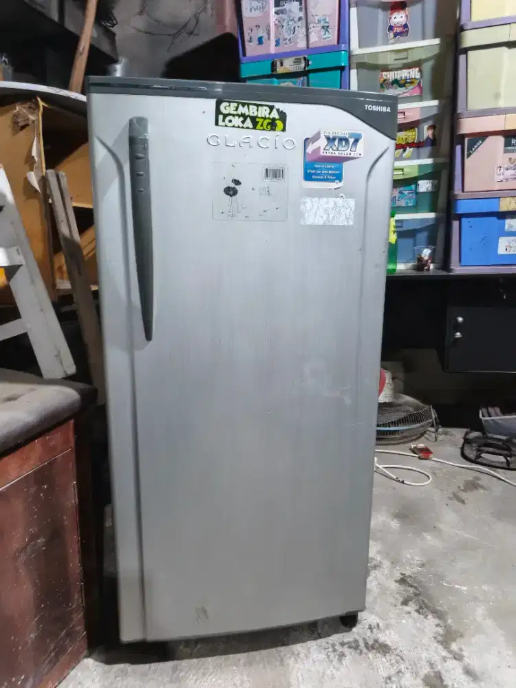 Kulkas 1 Pintu Merk Toshiba Glacio bagus normal fan ori