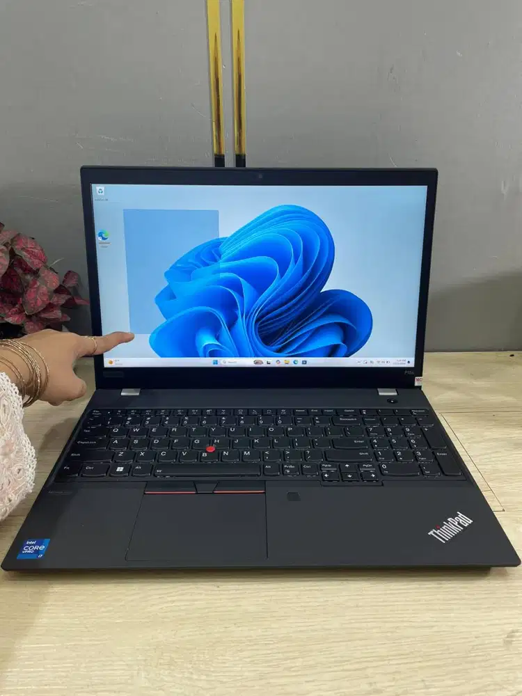 LAPTOP LENOVO P15s G2 i7 GEN11 16/256 LAYAR 15.6 INCH TOUCHSCREEN *ET