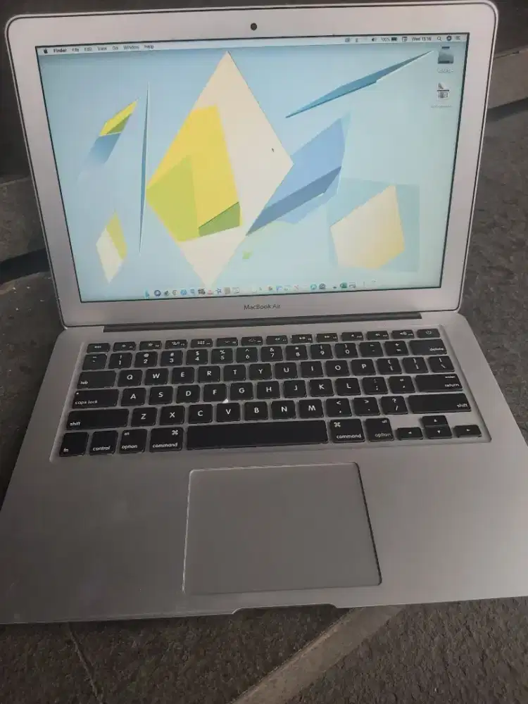 Jual cepat Macbook Air Mulus.siap pakai