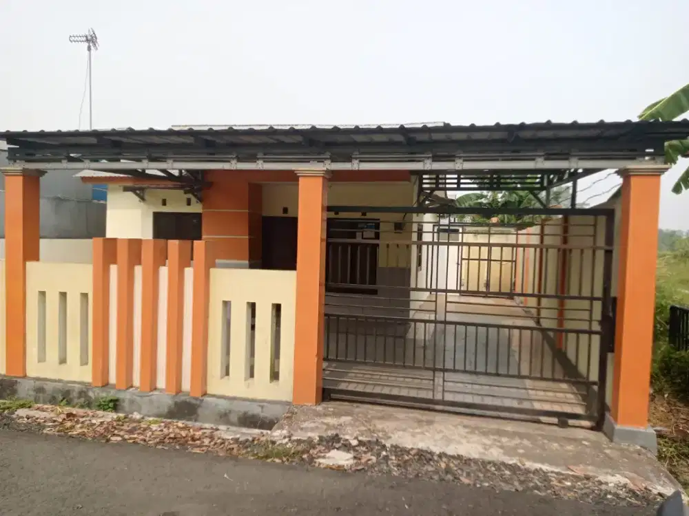 Disewakan Rumah 18 jt/thn, 2 KM, 1 KT, Garasi 2 Mobil, Dapur, PLN,PDAM