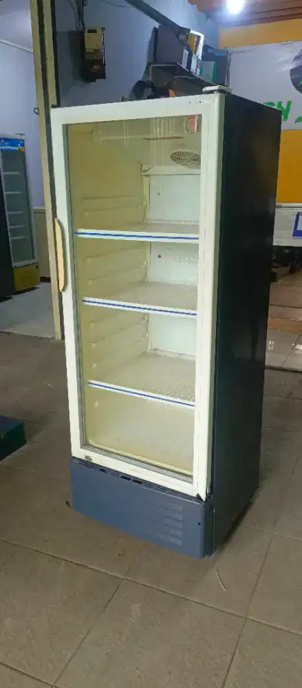 Showcase pendingin minuman dingin bagus