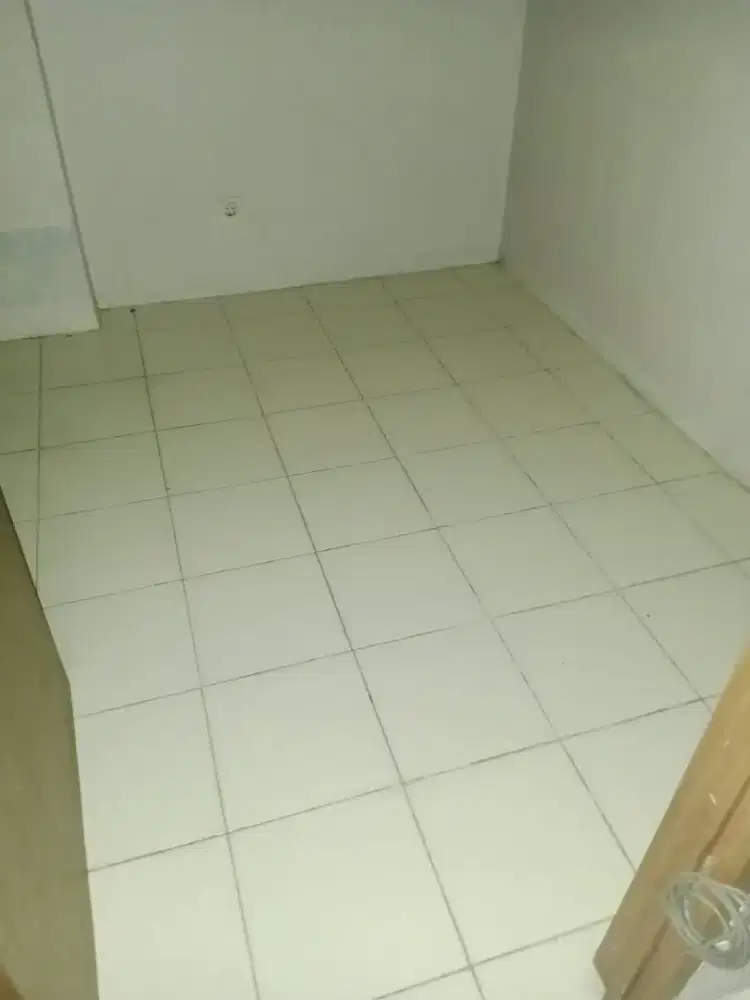 Disewakan apartemen tipe 2br semi furnish bersih jakarta barat