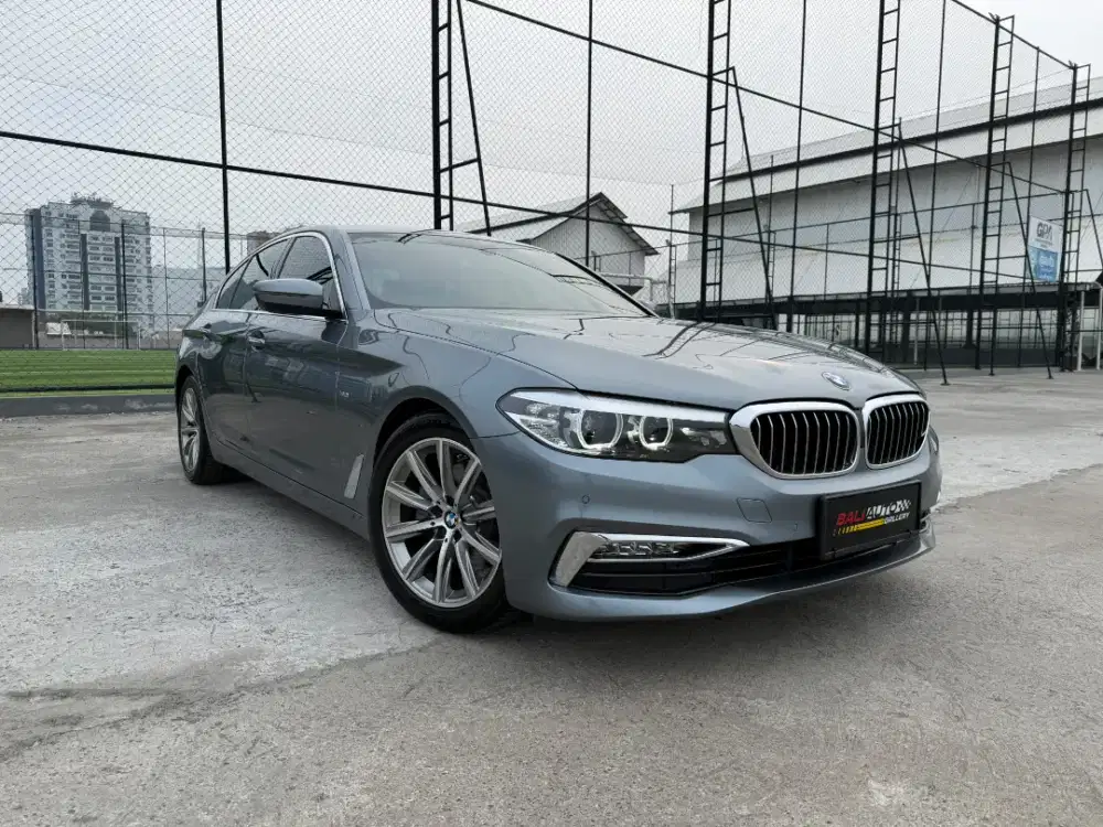 BMW 520i G30 A/T 2018 Abu-Abu