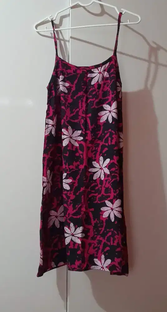 baju tidur bekas pendek di atas paha