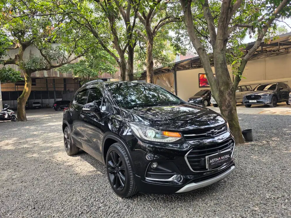 Chevrolet Trax 1.5 Turbo Premier AT Matic 2018 Hitam ASTINA MOBIL Spin