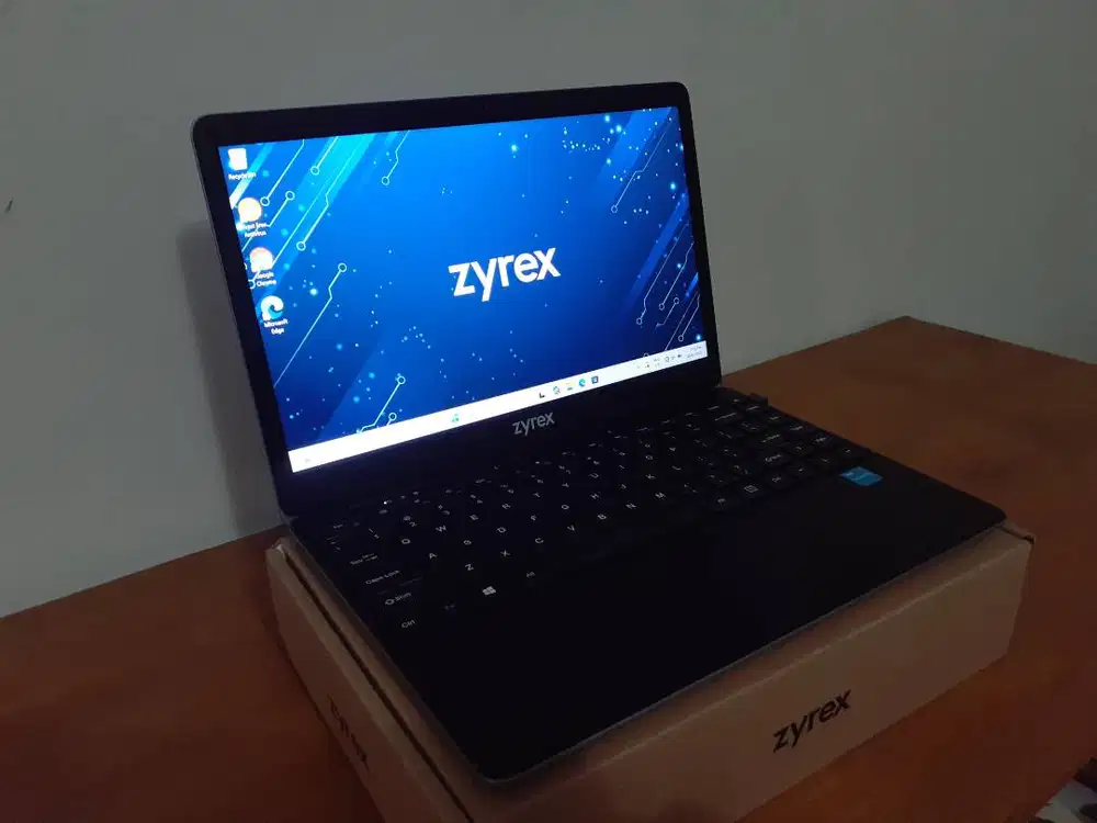 Laptop Zyrex Sky 232 New Gen - SSD 256GB + 64GB / RAM 4GB Mulus