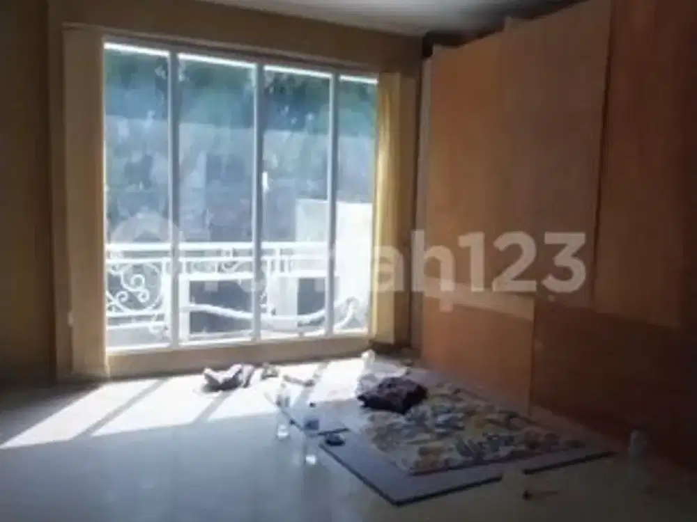 Ruko di Tebet Raya - 3.5 Lantai, Hadap Barat