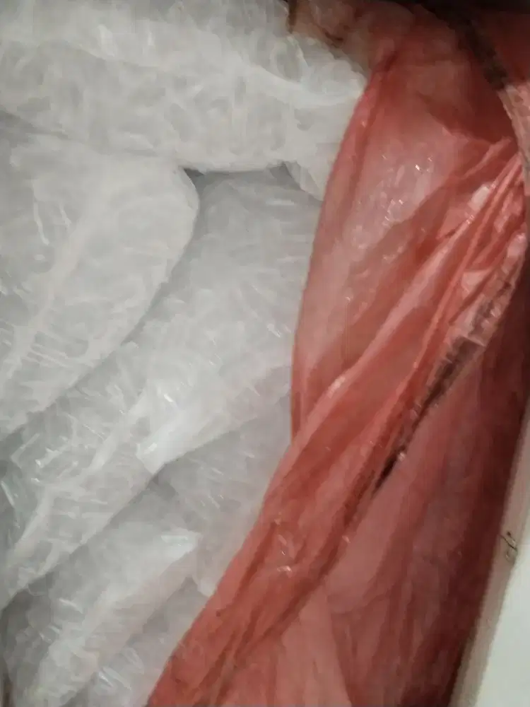 Tukang antar es , air galon dan gas