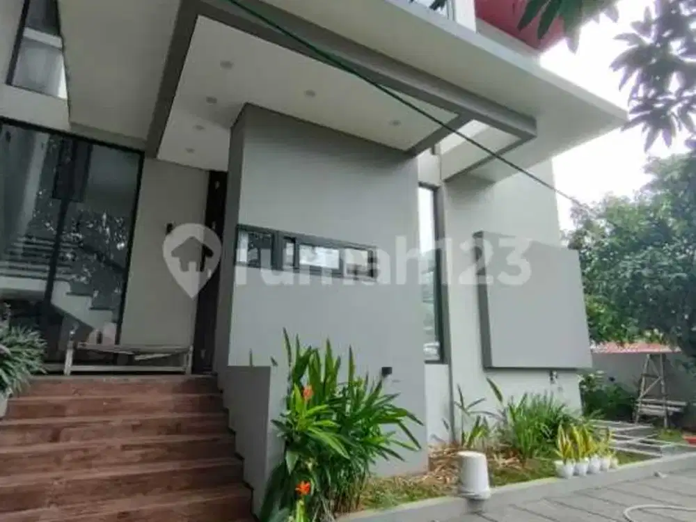 Rumah di Pulo Nangka, Jakarta Timur - Ada Lift, Semi Furnished
