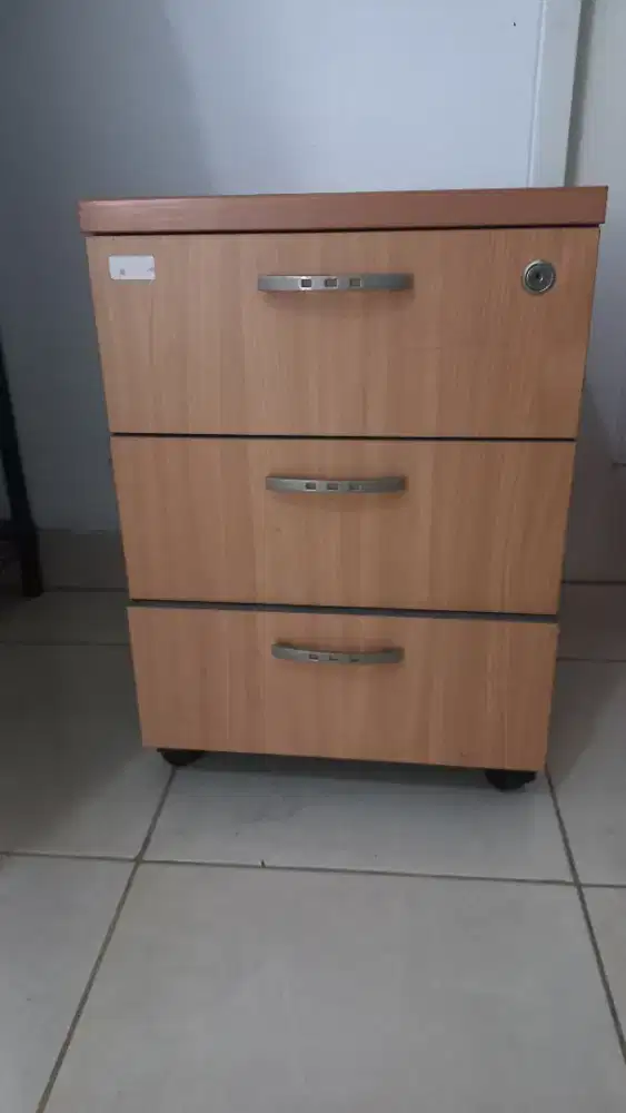 LACI/NAKAS KANTOR 3 SUSUN PAKAI RODA 250rb nego tipis
