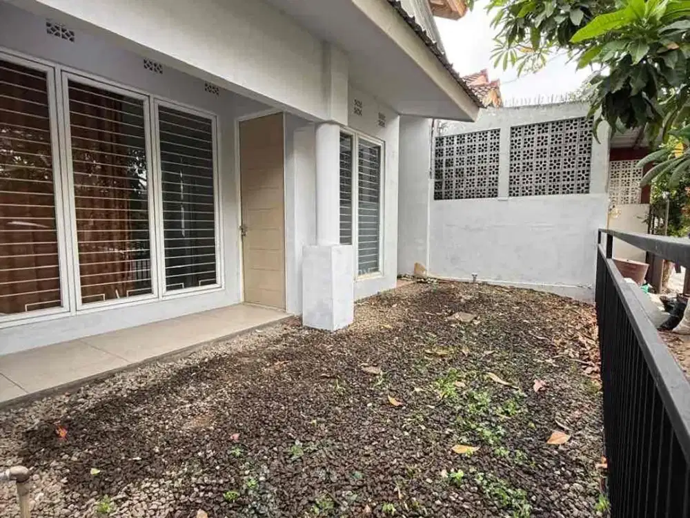 Rumah 1 Lantai Dengan Taman Belakang di Graha Bintaro Jaya