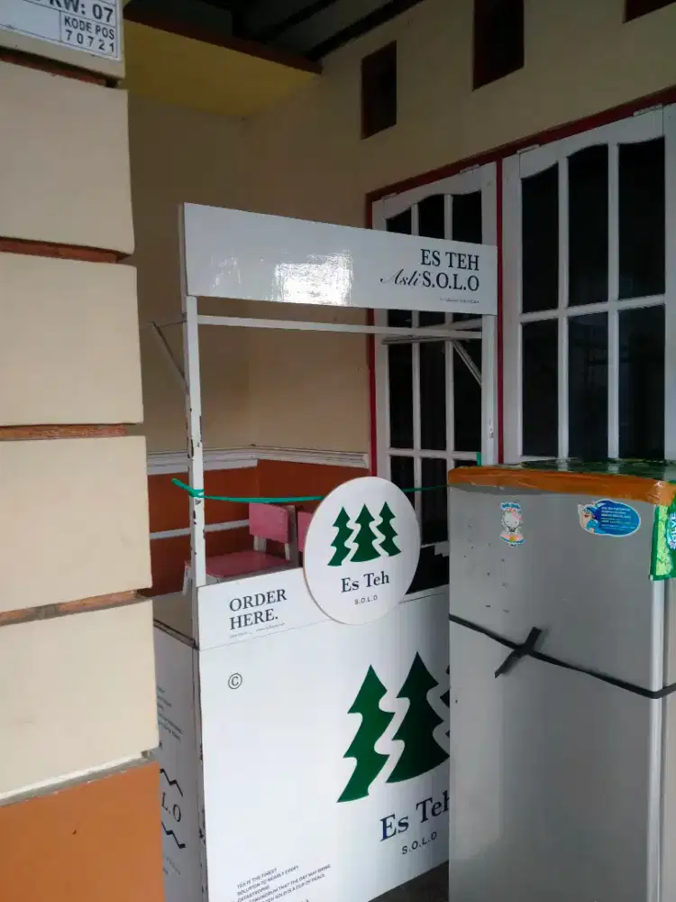 D jual meja etalase bersama kursi bar 3 bh