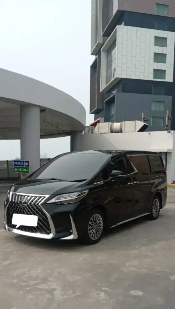 LexusLm 350 bensin AT 4seater black met 2022