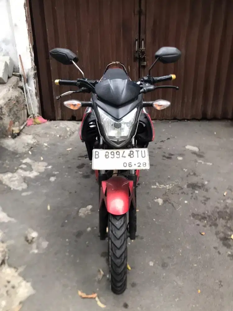 Honda cb150r merah 2013