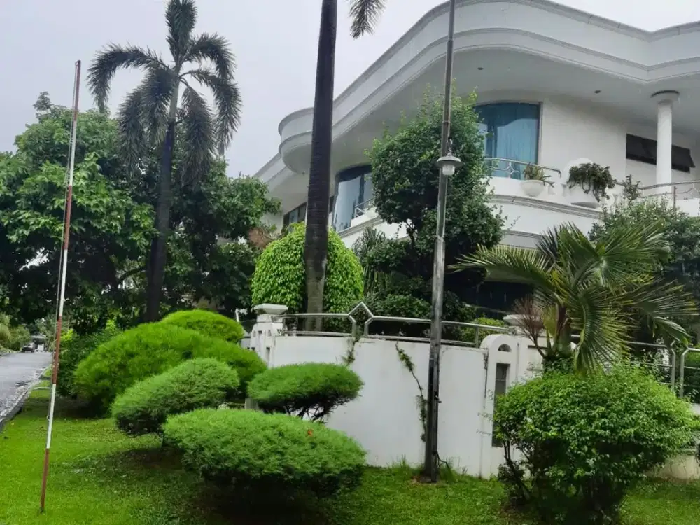 Dijual Rumah Hoek Jalan Pulau Dewa Modernland - Bagus