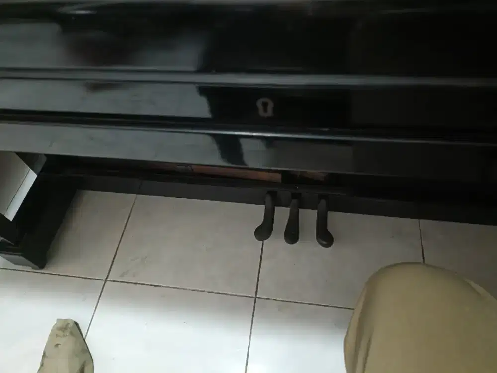 Piano Kawai K50 pedal 3