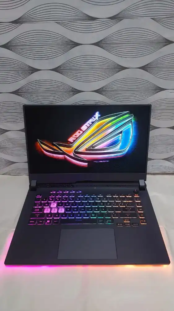 Asus ROG Strix G15 Ryzen 7 6800H RTX 3050 4GB 
RAM 16GB SSD 512GB
