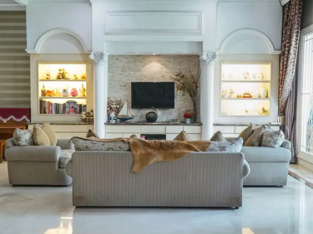 Rumah Bangunan Mandiri Semi Furnish Taman Mediteranian PIK Luas 525m2