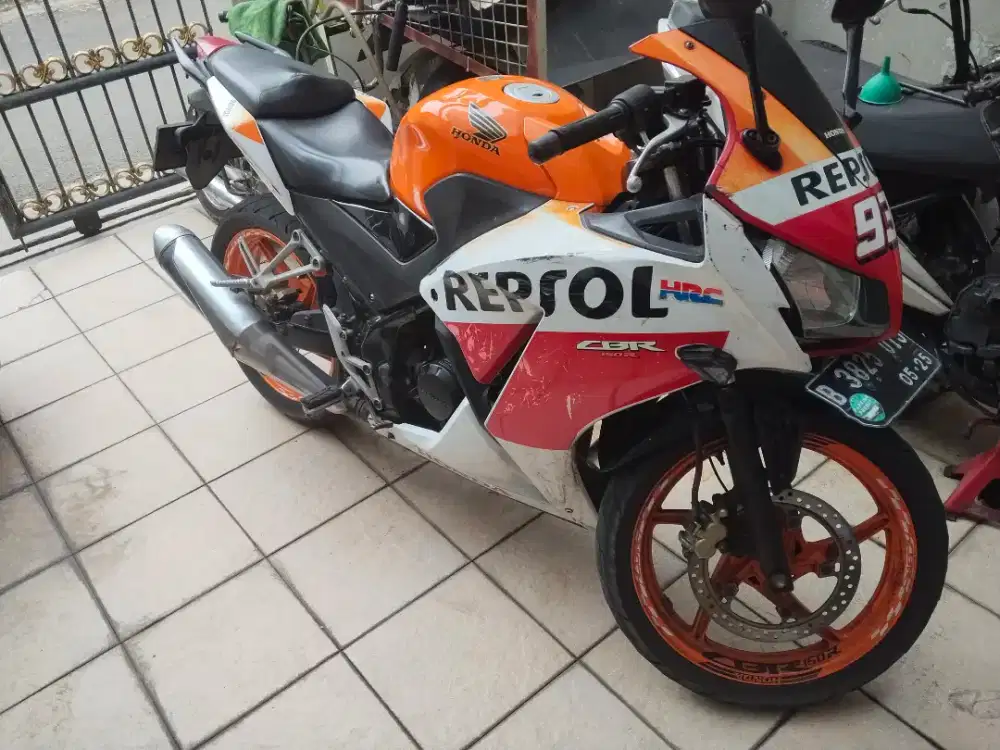 CBR 150 jual cepat BU